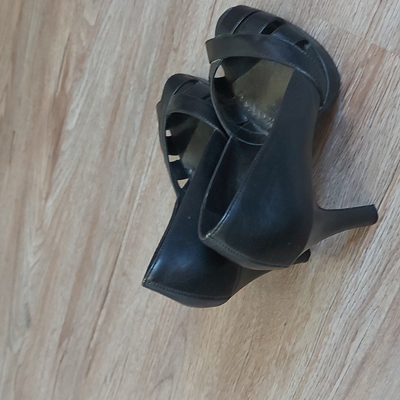 Fioni open toe shoes size 7.5 - Picture 2 of 5